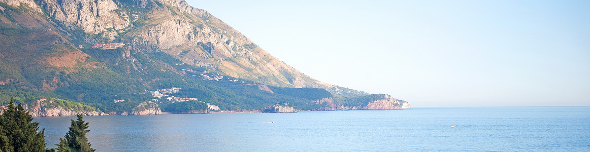 Вид с пляжа в Бечичи на Святой Стефан